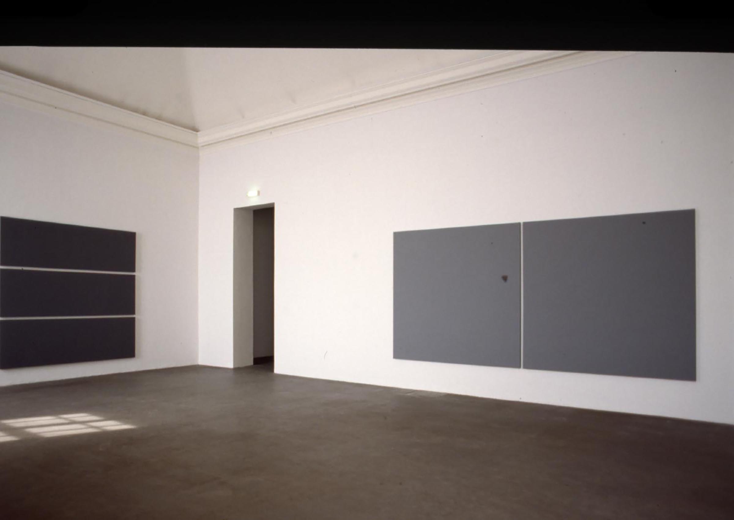 Alan, Charlton, Painting with a central vertical division, 1975 e Painting divided vertically in three parts, 1977
